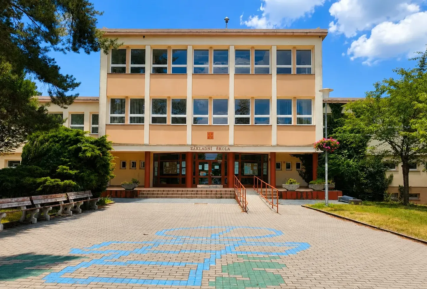 Základní škola Kneslova – budova školy