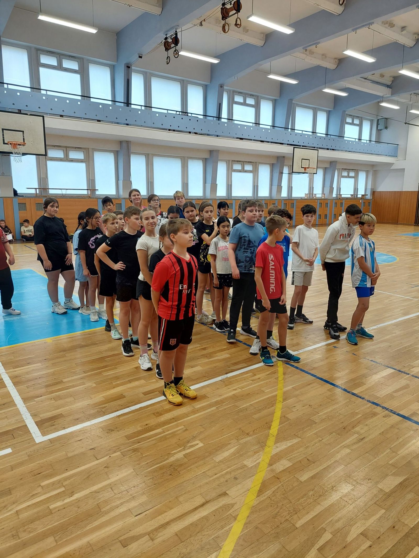 Předvánoční miniturnaj ve vybíjené 5. tř., 6.A a 6.B 